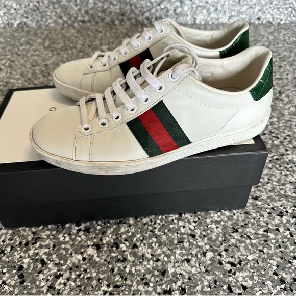 Gucci Ace Leather Sneaker - Picture 6 of 9